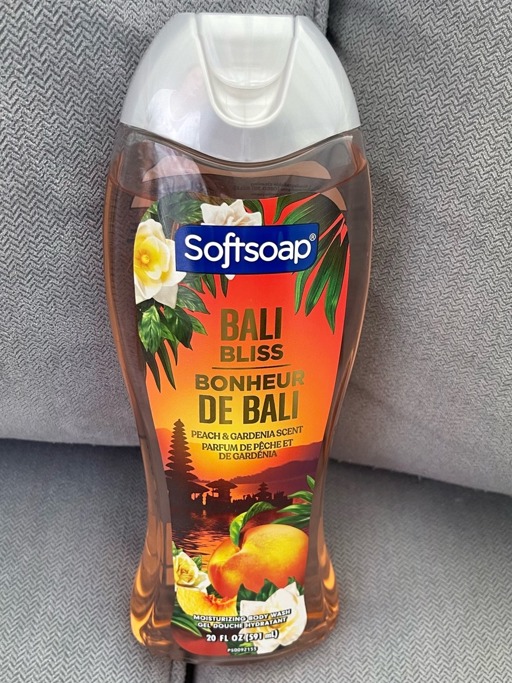 NEW Sofsoap Moisturizing Body Wash Bali Bliss Peach and Gardenia Scent
